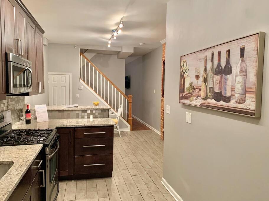 Upscale 2Bd/1.5Ba Townhome Mins To Jhh & Downtown Baltimore Extérieur photo