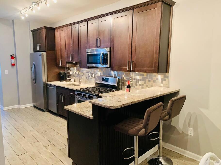 Upscale 2Bd/1.5Ba Townhome Mins To Jhh & Downtown Baltimore Extérieur photo